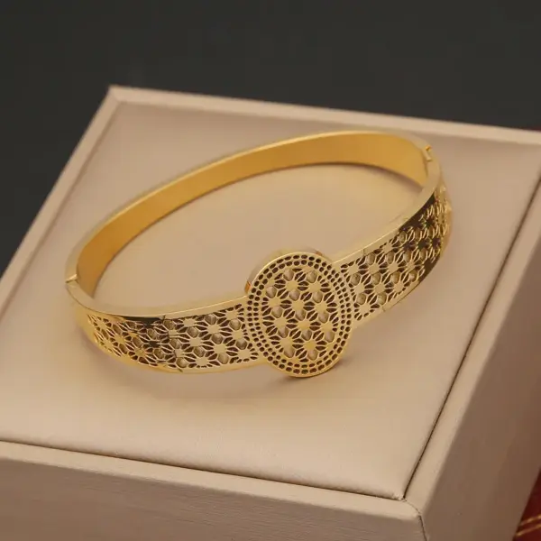 Wholesale PVD Coated 18K Gold Real Gold Plated Tree Leaves Eye Stainless Steel Casual Waterproof Non Tarnish Bangle