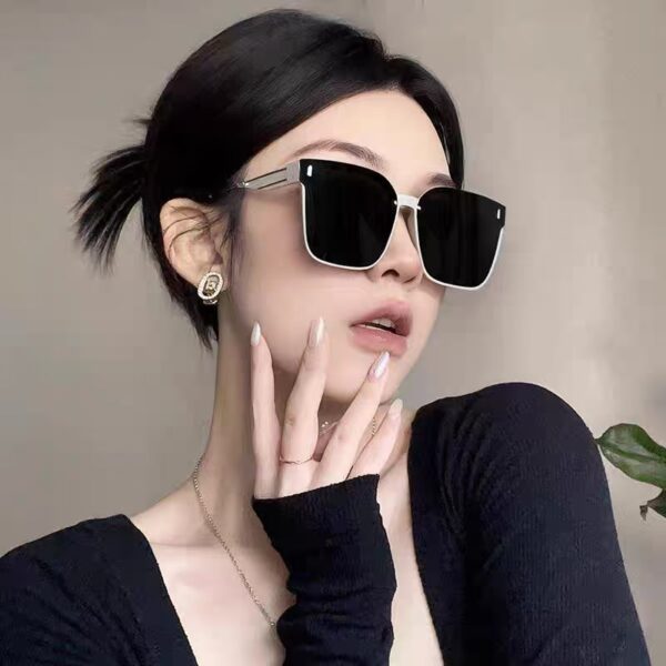 Wholesale 2025 New Square Large Frame Accessible Luxury Style High-End Female Polarized Sunglasses Douyin Anchor Popular Sunshade Sunglasses