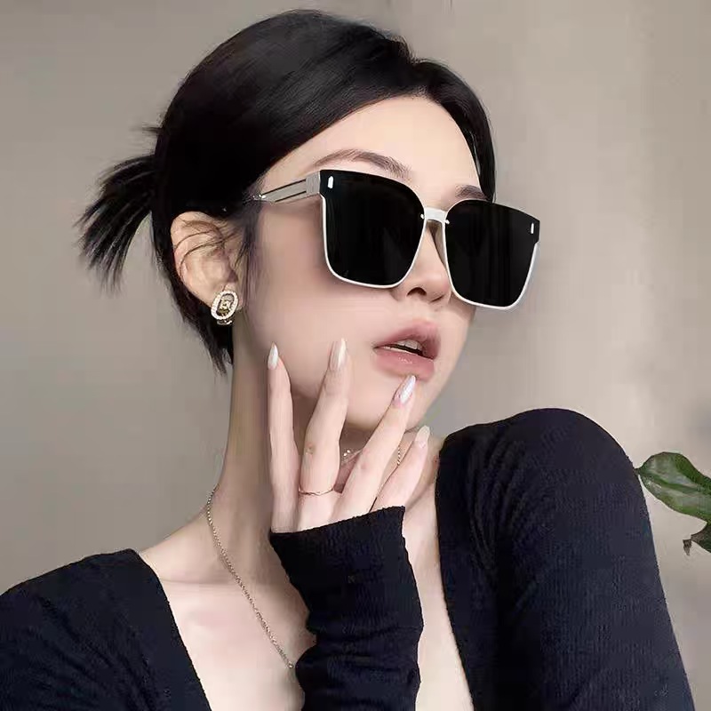 Wholesale 2025 New Square Large Frame Aessible Luxury Style High-End Female larized Sunglasses Douyin Anchor pular Sunshade Sunglasses