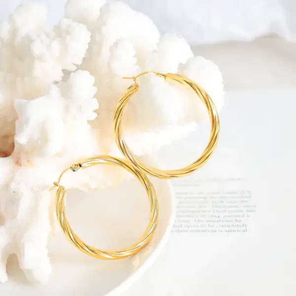 Wholesale 304 Stainless Steel Twist PVD Coated 18K Gold Plated Real Gold Plated 18K Gold Exaggerated Simple Style Waterproof Non Tarnish Plating Gold Silver Earrings