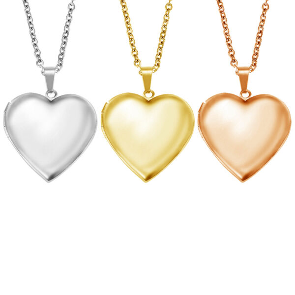 Wholesale Europe and the United States spot ins niche design love phase box pendant necklace opening and closing peach heart smooth photo clavicle chain