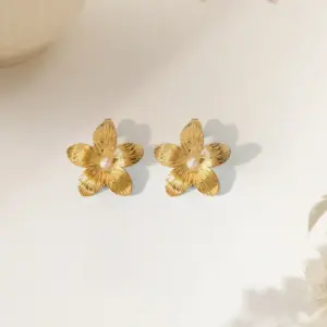 【XKE0214】Petal Pearl Earrings / Gold