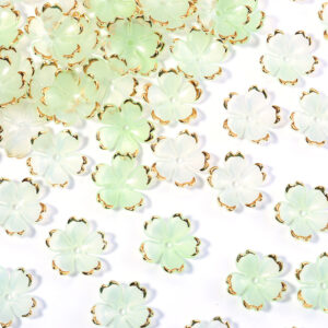 Sakura petals are green and about 1.8cm in diameter