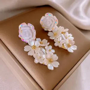 146# Silver Needle-White-Flower