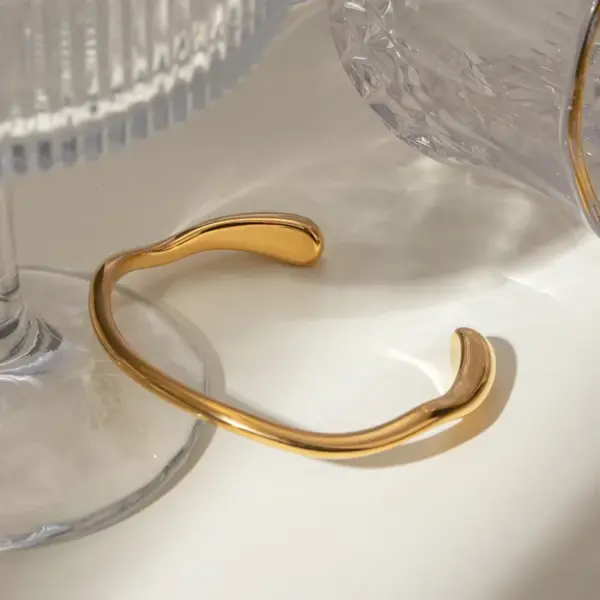 304 Stainless Steel Solid Color PVD Coated 18K Real Gold Plated Real Gold Plated Vacation Simple Style IG Style Waterproof Non Tarnish Asymmetrical Gold Cu Bracelets Wide Bracelet Bangle