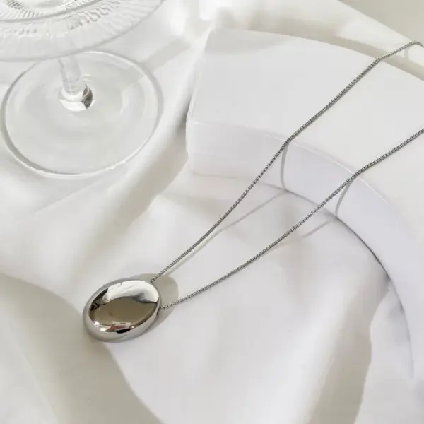 Wholesale PVD Coated Real Gold Plated Oval Stainless Steel Basic Simple Style Waterproof Non Tarnish Pendant Necklace