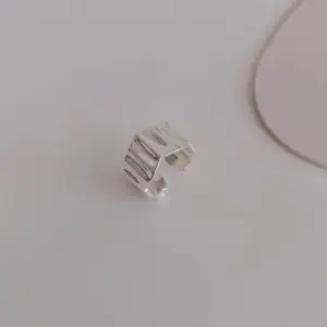 XTY074 / Adjustable Opening