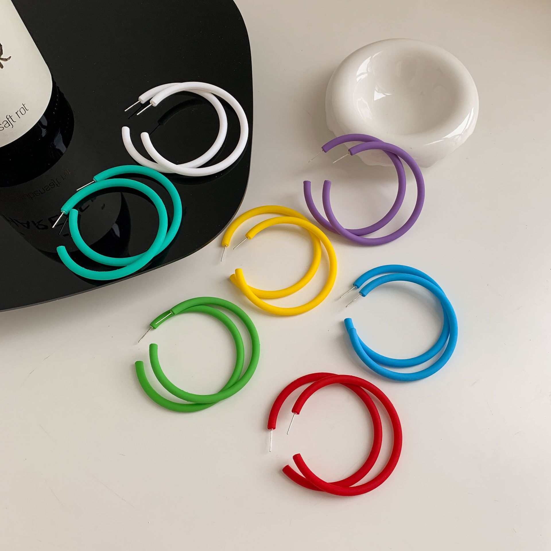 Wholesale Hyun-tasteful style classic big hoop earrings online pular C- shaped candy color fashion personality simple fresh temperament versatile wome