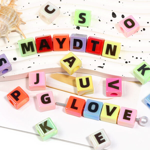 Wholesale 13mm solid color letter beads, loose beads, large hole acrylic square beads, DIY mobile phone chain, keychain beading material