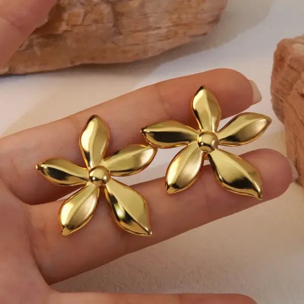 Wholesale 1 Pair Sweet Flower Plating 304 Stainless Steel Imitation Gold Electroplating Ear Studs