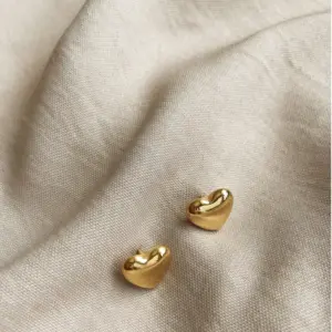 Wholesale PVD Coated Real Gold Plated 18K Gold Heart 304 Stainless Steel Titanium Steel Fashion Waterproof Non Tarnish Earrings
