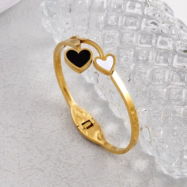 Wholesale Fashionable 304 Stainless Steel Bracelet With Vacuum Plating Inner Oven Process Imitation Pearl Flower Heart Butterfly Openable Design