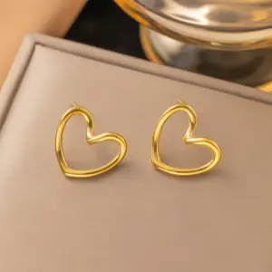 22 [Ag205] Love Earrings / Gold