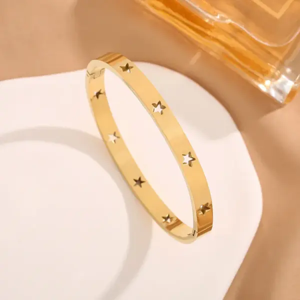Wholesale PVD Coated 18K Real Gold Plated Star 304 Stainless Steel Simple Style Plating Hollow Out Bangle