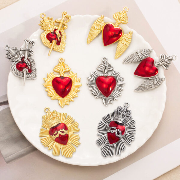 Wholesale Cross-border European and American Retro Gothic Red Heart Alloy Relief Accessories Love Wings Necklace Pendant Party