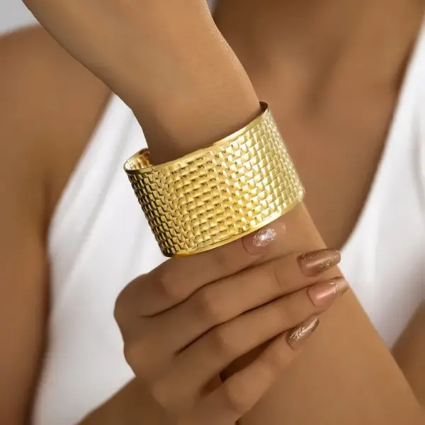 Wholesale 304 Stainless Steel Geometric Monogram PVD Coated 18K Real Gold Plated Elegant Waterproof Non Tarnish Cuff Bracelets Bangle