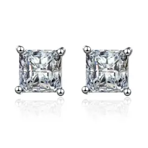 Square Four-Claw Ear Studs 1 Karat