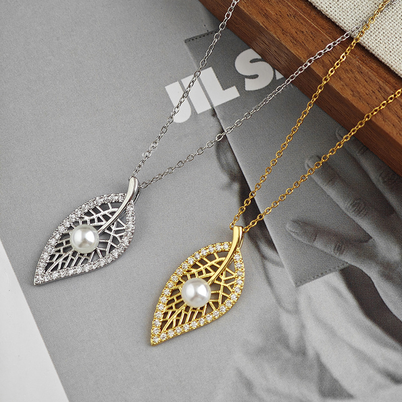 Wholesale Korean Style New Leaf Pearl Necklace Women's Fashion Cut Out Niche Design Clavicle Chain Simple and Exquisite Versatile Aessories