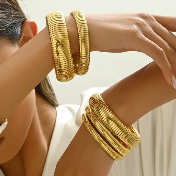 Wholesale Ion Plating (IP) Real Gold Plated Geometric 304 Stainless Steel Elegant Hip-Hop Streetwear Waterproof Non Tarnish 304 Stainless Steel Wristband