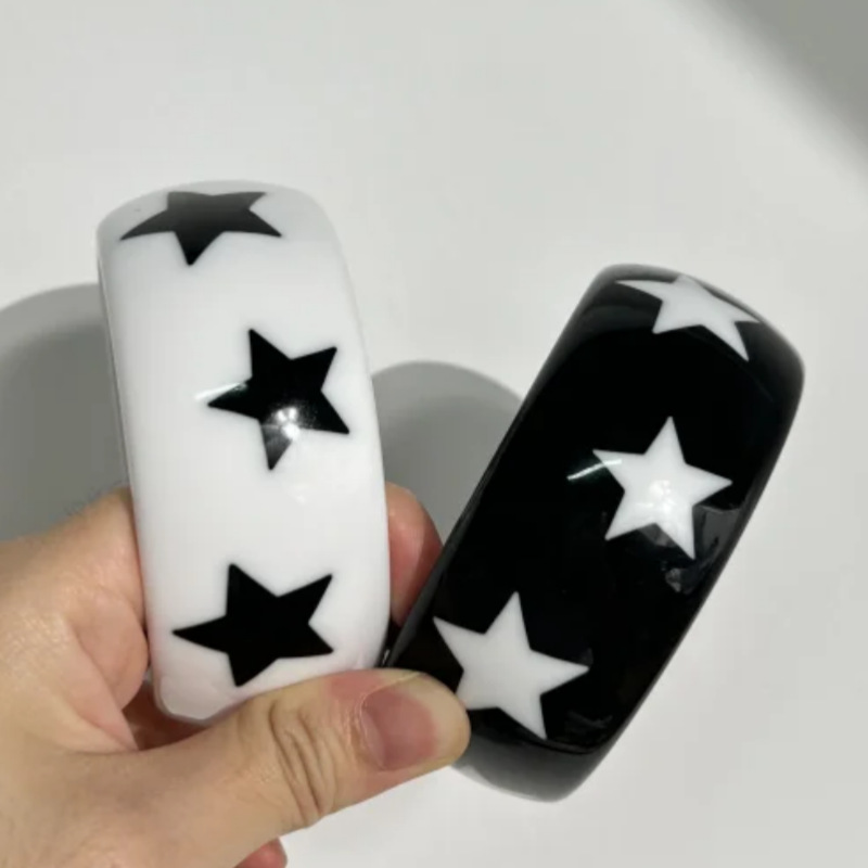Wholesale Geometric circular star resin bracelet, versatile and unique Y2K women's jewelry.