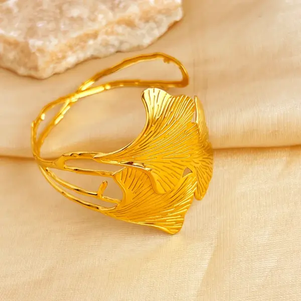 PVD Coated Real Gold Plated 18K Gold Leaf 304 Stainless Steel Elegant Hawaiian Waterproof Non Tarnish 304 Stainless Steel Bangle