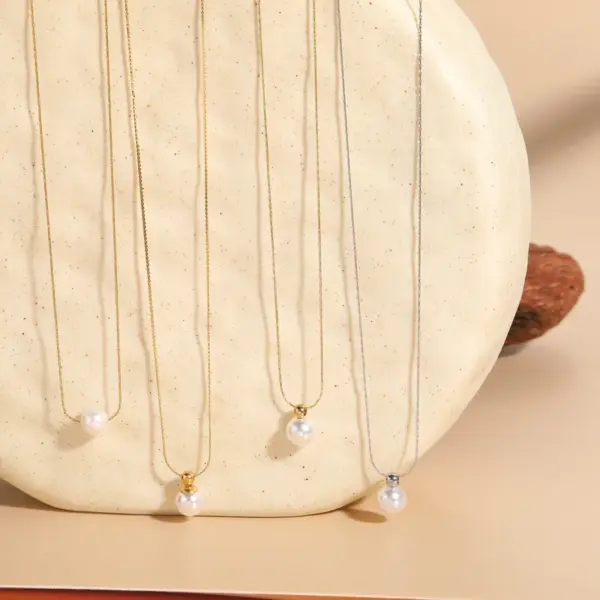 Wholesale 304 Stainless Steel ABS Pearl Solid Color PVD Coated Artificial Pearls Freshwater Pearl 14K Gold Plated Elegant Luxurious Classic Style Plating Inlay Box Chain Pendant Necklace