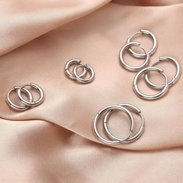 Wholesale Classic Stainless Steel Round Wire Earrings Fashionable Clip-Ons Geometric Pattern Polished Lines Unisex Hoop Studs