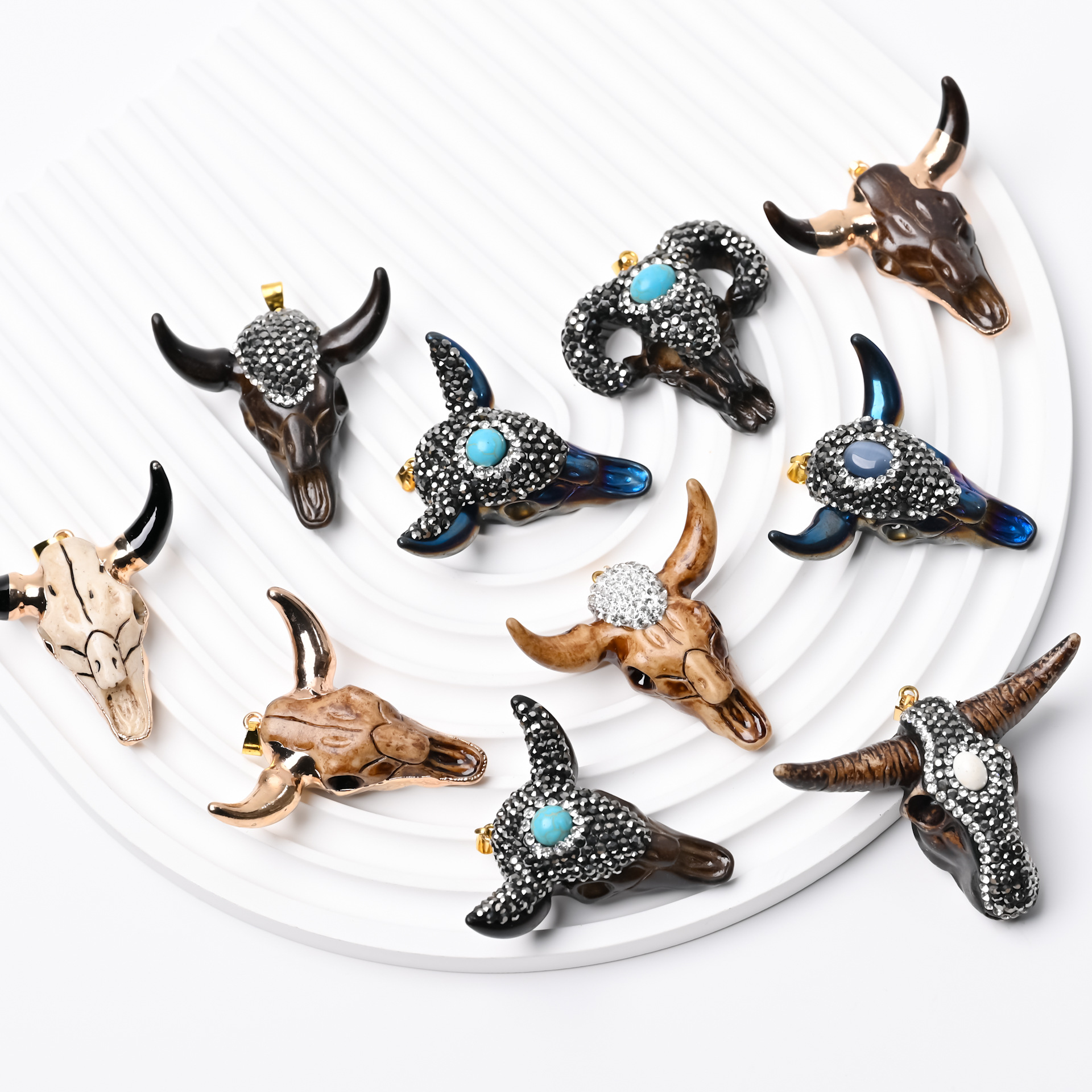 Wholesale Natural stone resin cow head pendant 47x 47mm exquisite diamond necklace pendant handmade DIY jewelry aessories