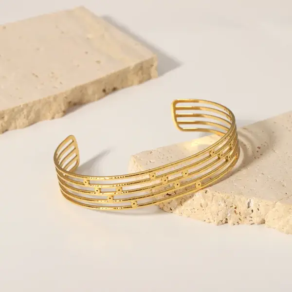 Wholesale PVD Coated Real Gold Plated 18K Gold Animal Leaf 304 Stainless Steel Elegant Streetwear Waterproof Non Tarnish 304 Stainless Steel Wristband Bangle