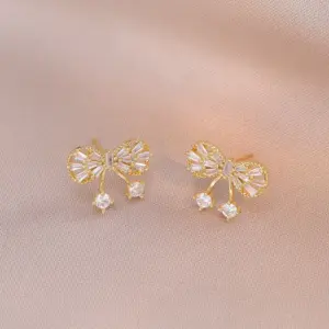 E1123 Gold Butterfly Earrings