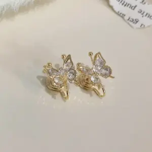 19 Ear Clip-White