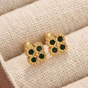 Gold / Average Size / A Pair of Four-leaf Clover Green Diamonds