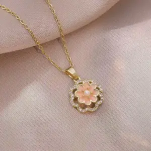 X3848 Rotating Petal Necklace