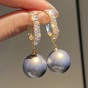 Gray imitation pearl C- shaped zircon