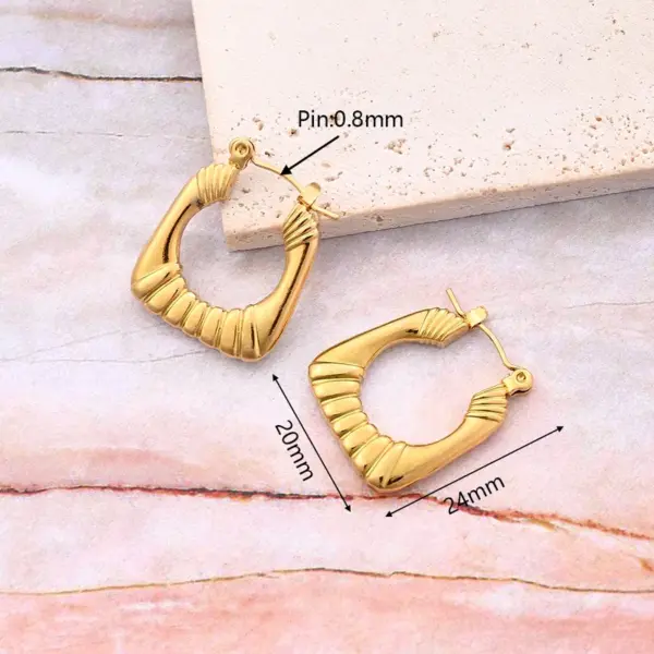 1 Pair/Package Casual Vintage Style Simple Style U Shape Solid Color Lines Irregular Polishing Plating 304 Stainless Steel 18K Gold Plated Earrings