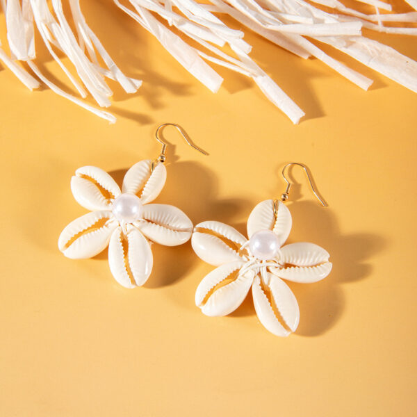 Wholesale Cross-Border Jewelry, Hand-Woven Shell Flower Pendant Earrings, Personalized Ancient Town European and American Style Beach Style Earrings