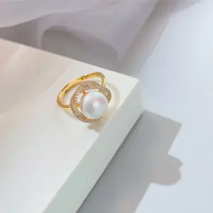 Gold-Winding Pearl Ring
