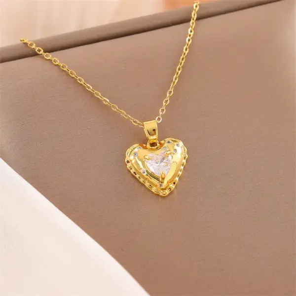 Wholesale Water Plating Vacuum Plating Real Gold Plated 18K Gold Circle Heart Shape Flower 304 Stainless Steel Titanium Steel Simple Style Waterproof Non Tarnish 201 Stainless Steel Pendant Necklace