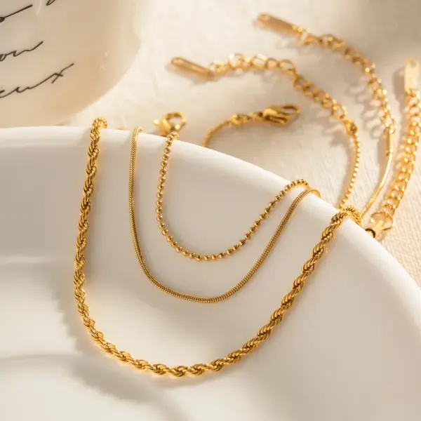 Wholesale PVD Coated Real Gold Plated 18K Gold Solid Color 304 Stainless Steel Simple Style Classic Style Waterproof Non Tarnish 304 Stainless Steel Bracelets