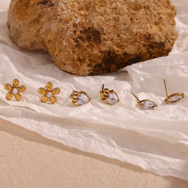 Wholesale PVD Coated Real Gold Plated 18K Gold Flower 304 Stainless Steel Basic Simple Style Classic Style Waterproof Non Tarnish Ear Studs