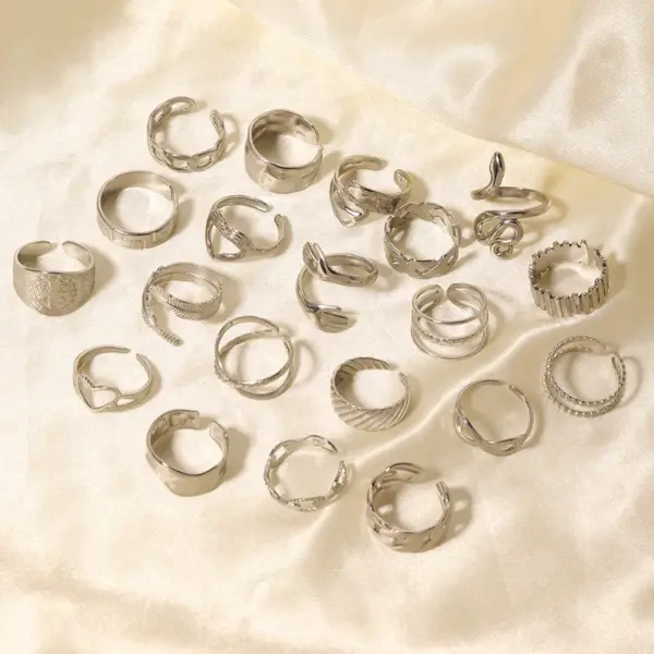 Wholesale Electroplating No 18K Gold Golden Plated Heart Shape Solid Color Snake Stainless Steel IG Style Simple Style Open Ring