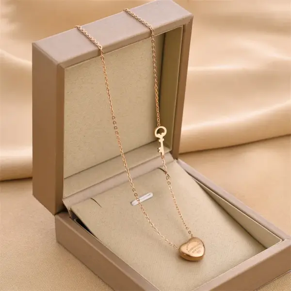 Wholesale Real Gold Plated Letter Heart Shape 304 Stainless Steel Simple Style Waterproof Non Tarnish Necklace