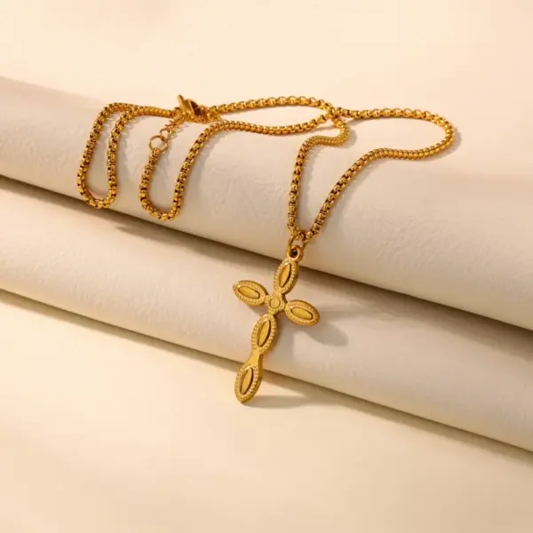 Wholesale 18K Gold Plated 304 Stainless Steel Vacuum Electroplated Zircon Cross Lip Crab Spider Electroplated Cable Chain/Cross Chain/O Chain Pendant Necklace Unisex Party Holiday Gift