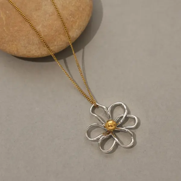 Wholesale Ion Plating (IP) Real Gold Plated 18K Flower 304 Stainless Steel Casual Simple Style Waterproof Non Tarnish Pendant Necklace