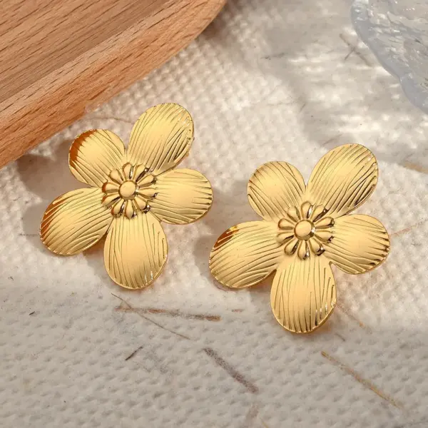 Wholesale Electroplating Golden Plated Sunflower Leaves Flower 304 Stainless Steel Casual Simple Style Polishing Plating Earrings