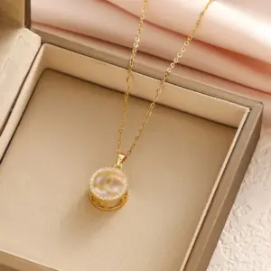 6256 Gold -style Double C Letters