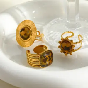 Wholesale 304 Stainless Steel Gold Plated Vacuum Electroplating (In Furnace) Gold Steel Color Round Sun Inlaid Women's Ring