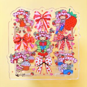 B380-strawberry girl pen holder