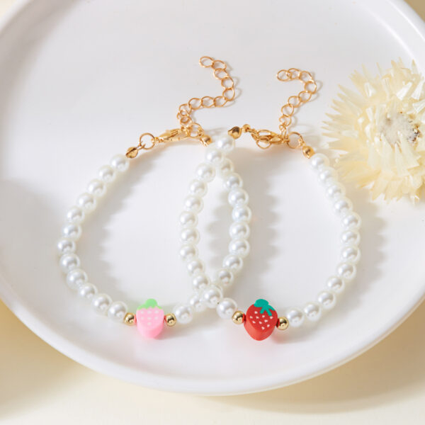 Wholesale European and American New Fashion All-match Ornaments Strawberry Necklace Simple Summer Small Fresh Soft Pottery Beads Pearl Necklace for Women