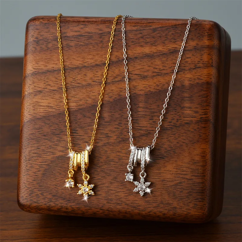 Wholesale Star Snowflake Ice Crystal Zircon Pendant Titanium Steel Necklace For Women Fashionable Light Luxury Temperament Lock Star Bone Chain 304 St
